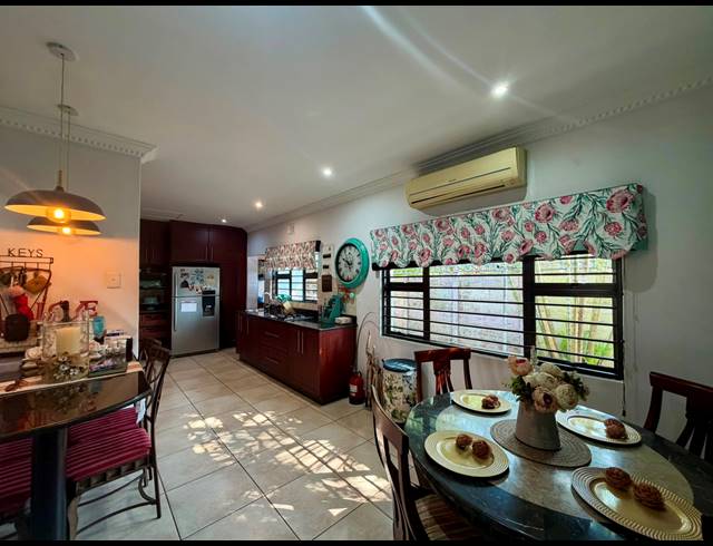 5 BEDROOM FREEHOLD FOR SALE IN MEER EN SEE